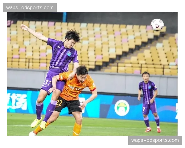 天津津门虎巴顿杨梓豪两边突击，边路进攻为主要创造手段